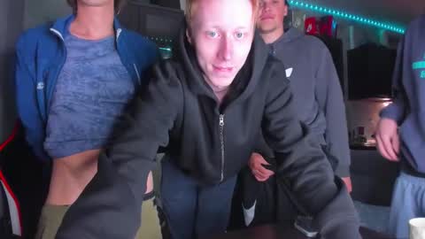 Snapshot of esthetics_boys chatting on October 3, 2025, 9:45 pm LOUIS online show from October 3, 2025, 9:45 pm