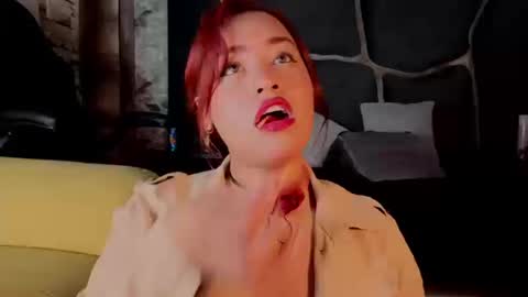 estrella05_ online show from October 18, 2025, 5:21 am