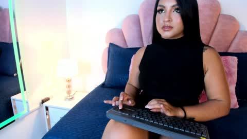 Estrella Garcia  online show from April 22, 2026, 4:08 pm