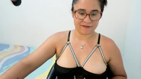 estrellajunior online show from July 8, 2026, 2:27 am