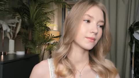 Natalie online show from November 9, 2025, 5:39 am