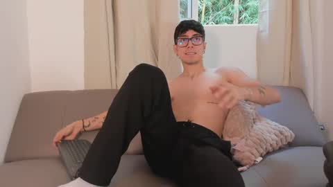 etham_wolf1 online show from March 31, 2026, 5:57 pm