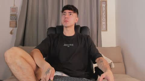 etham_wolf1 online show from April 6, 2026, 5:47 pm