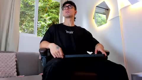 etham_wolf1 online show from June 1, 2026, 5:36 pm