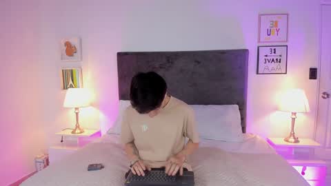 ethan and ava online show from February 7, 2025, 1:43 pm