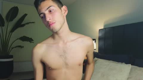 Snapshot of ethan_skiny_ chatting on December 30, 2024, 6:20 am Joan online show from December 30, 2024, 6:20 am