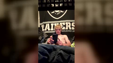 ethanbmx2001 online show from May 3, 2026, 11:00 pm