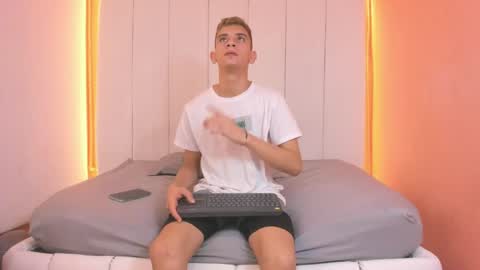 Snapshot of ethanhot_os chatting on April 4, 2026, 6:49 pm ethanhot_os online show from April 4, 2026, 6:49 pm