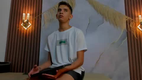 ethanhot_os online show from April 28, 2026, 7:08 pm