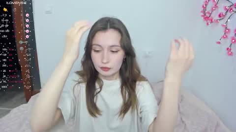 Veronica Tiia Lilith left to right online show from February 19, 2026, 9:11 pm