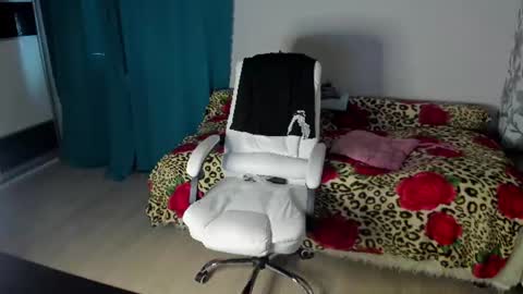 Snapshot of eva_7777 chatting on June 19, 2026, 9:18 pm Eva online show from June 19, 2026, 9:18 pm