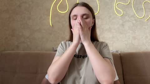 Eva Calvin online show from April 15, 2026, 4:52 am