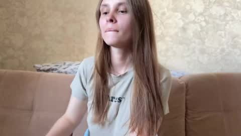 Eva Calvin online show from June 3, 2026, 7:33 am