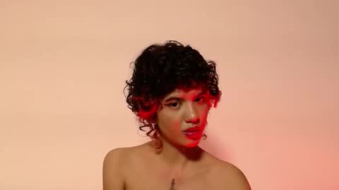 Eva  online show from December 16, 2025, 9:47 am