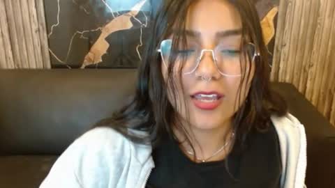 eva_luna86527 online show from May 7, 2026, 3:39 pm