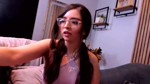 Angelinne online show from October 29, 2025, 3:53 am