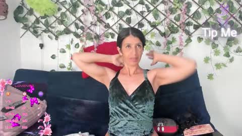 Eva  online show from December 19, 2025, 8:38 pm