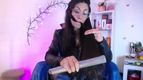 Eva Notty  online show from September 18, 2025, 3:36 pm