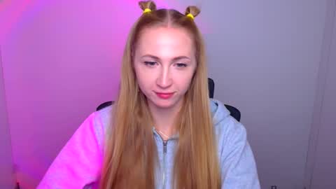 Snapshot of eva_oliviaa chatting on October 3, 2025, 5:32 pm Eva online show from October 3, 2025, 5:32 pm