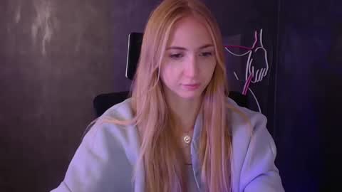 Snapshot of eva_oliviaa chatting on October 6, 2025, 11:29 am Eva online show from October 6, 2025, 11:29 am