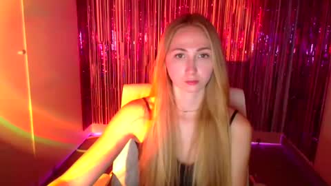Snapshot of eva_oliviaa chatting on October 8, 2025, 6:27 pm Eva online show from October 8, 2025, 6:27 pm