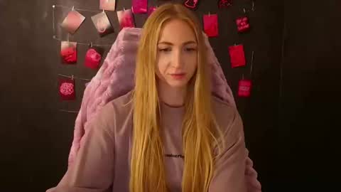 Snapshot of eva_oliviaa chatting on October 20, 2025, 12:49 pm Eva online show from October 20, 2025, 12:49 pm