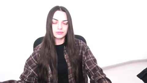 Eva online show from February 5, 2025, 8:25 pm