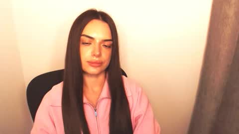 Eva online show from November 30, 2025, 5:06 pm