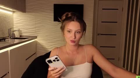 Eva online show from December 22, 2025, 11:02 pm