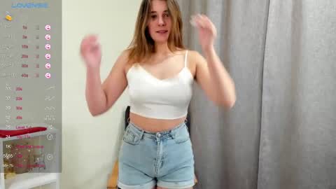 eva_toy online show from December 11, 2024, 3:13 am
