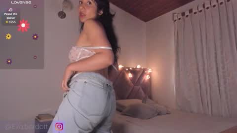 Eva Bardot online show from November 11, 2025, 2:06 pm