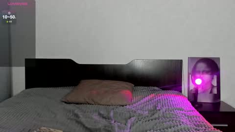 Eva online show from October 10, 2025, 1:21 pm