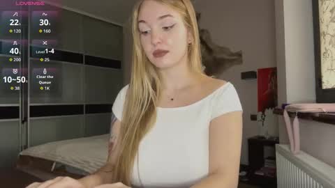 evacarter1 online show from October 8, 2025, 11:08 am