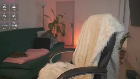 evajacksss_ online show from April 6, 2026, 8:54 pm