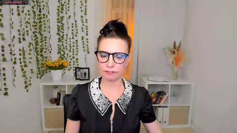 Evanessa online show from April 28, 2026, 10:31 am