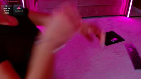 Snapshot of evanew_ chatting on September 19, 2025, 10:21 pm Eva online show from September 19, 2025, 10:21 pm