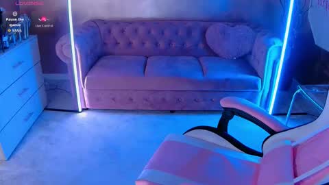 Snapshot of evanew_ chatting on September 28, 2025, 4:23 pm Eva online show from September 28, 2025, 4:23 pm