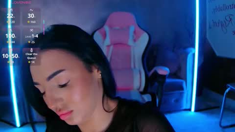 Snapshot of evanew_ chatting on November 5, 2025, 5:57 pm Eva online show from November 5, 2025, 5:57 pm