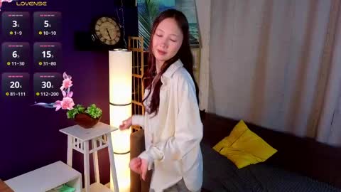 Hello im Lia online show from May 5, 2026, 4:15 pm