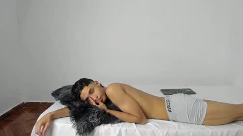 Snapshot of evans_collins24 chatting on December 11, 2024, 8:15 am Evans collins24 online show from December 11, 2024, 8:15 am