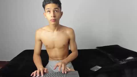 Snapshot of evans_collins24 chatting on December 21, 2024, 11:34 pm Evans collins24 online show from December 21, 2024, 11:34 pm