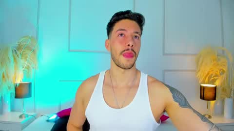 E V A N S online show from October 20, 2025, 10:21 pm