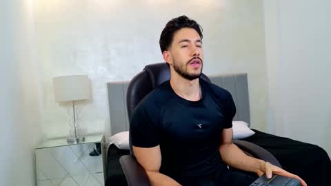 E V A N S online show from February 23, 2026, 11:24 pm