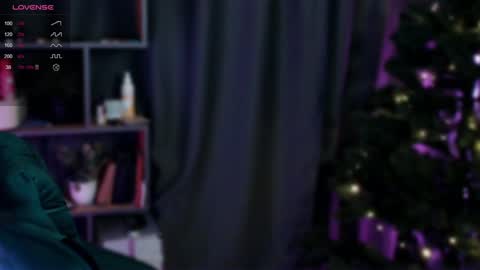 Snapshot of evaredmooon chatting on December 9, 2024, 2:28 pm Moon online show from December 9, 2024, 2:28 pm