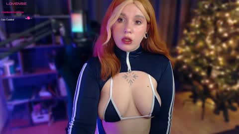 Snapshot of evaredmooon chatting on December 17, 2024, 12:00 pm Moon online show from December 17, 2024, 12:00 pm