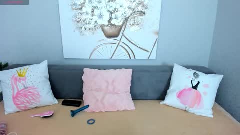 Adelina online show from December 4, 2025, 5:17 am