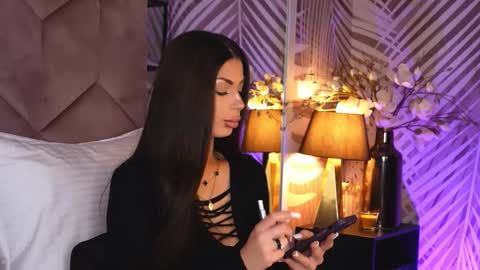 EvaRhea online show from December 2, 2025, 3:45 am