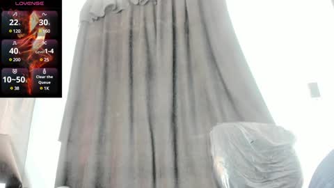 evasaenz online show from January 7, 2025, 3:12 pm