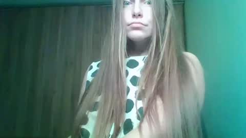 evasapples2026 online show from February 8, 2026, 6:55 pm