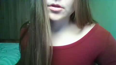 evasapples2026 online show from April 18, 2026, 8:42 pm